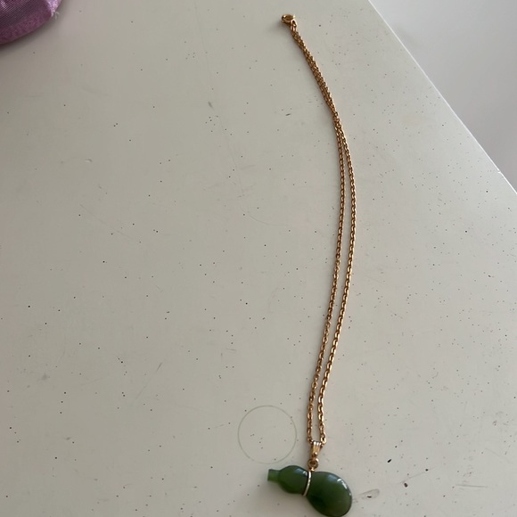 Vintage Boutique Jade Green Necklace - Picture 7 of 11